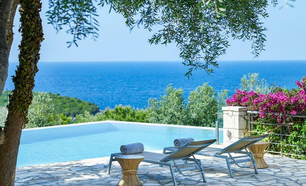 Villa Ioli- Beachfront Luxury Residence Игуменица Екстериор снимка