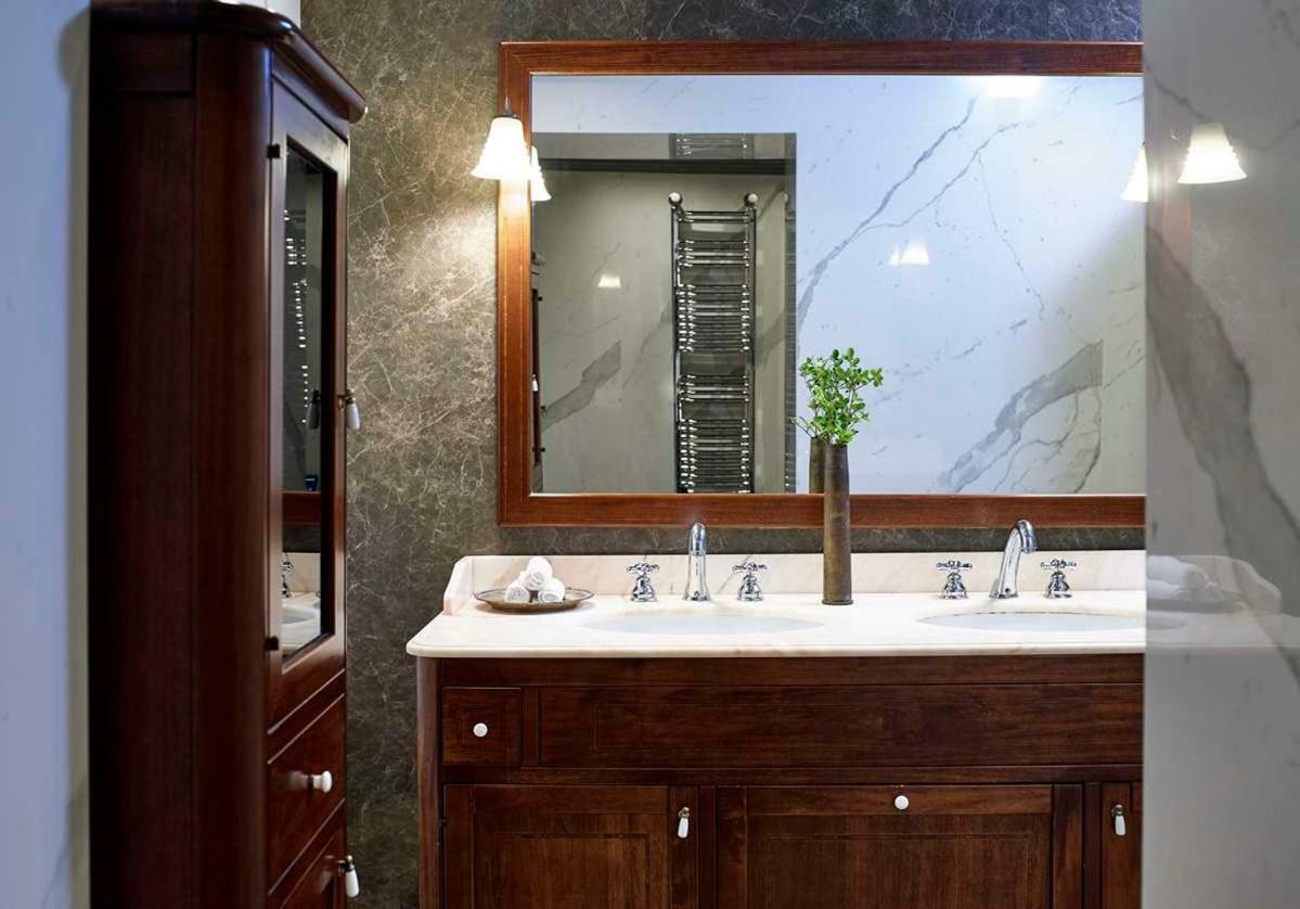 Villa Ioli- Beachfront Luxury Residence Игуменица Екстериор снимка