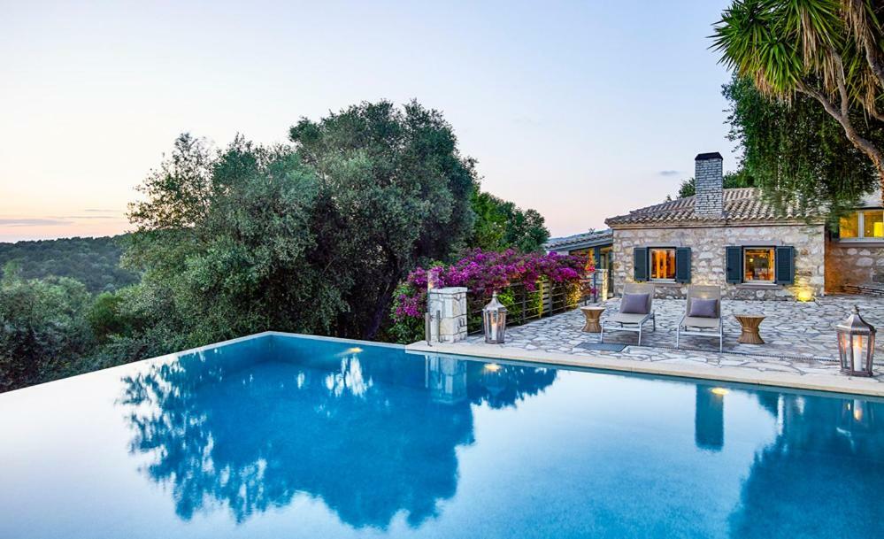 Villa Ioli- Beachfront Luxury Residence Игуменица Екстериор снимка