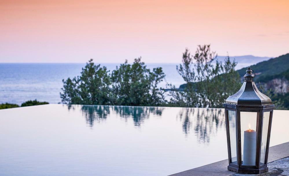 Villa Ioli- Beachfront Luxury Residence Игуменица Екстериор снимка