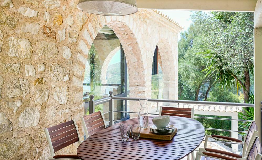 Villa Ioli- Beachfront Luxury Residence Игуменица Екстериор снимка