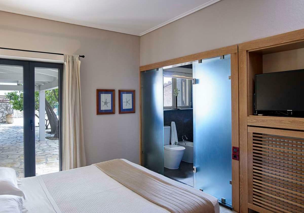 Villa Ioli- Beachfront Luxury Residence Игуменица Екстериор снимка