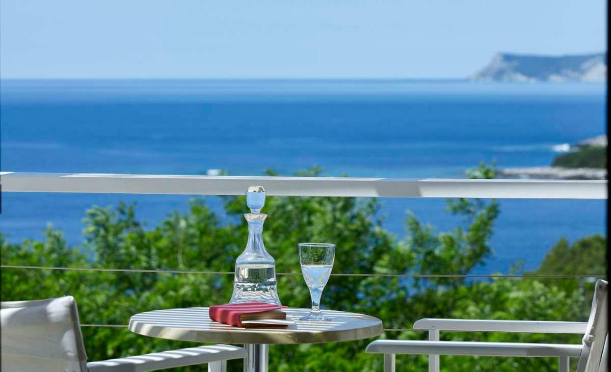 Villa Ioli- Beachfront Luxury Residence Игуменица Екстериор снимка