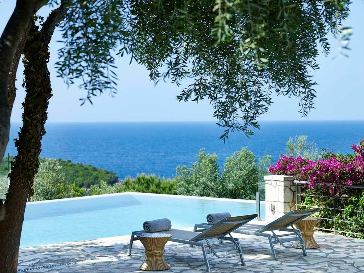 Villa Ioli- Beachfront Luxury Residence Игуменица Екстериор снимка