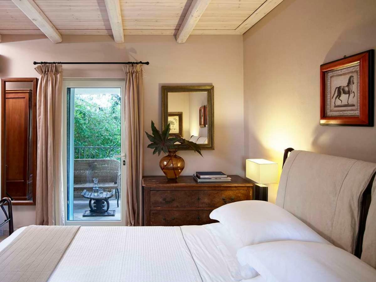 Villa Ioli- Beachfront Luxury Residence Игуменица Екстериор снимка