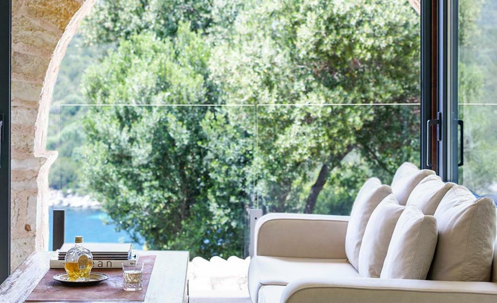 Villa Ioli- Beachfront Luxury Residence Игуменица Екстериор снимка